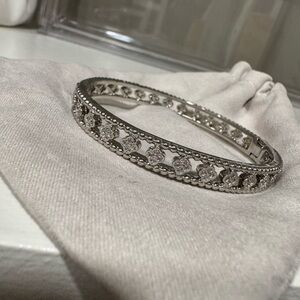 Elegant Silver Bracelet with Crystal Accents